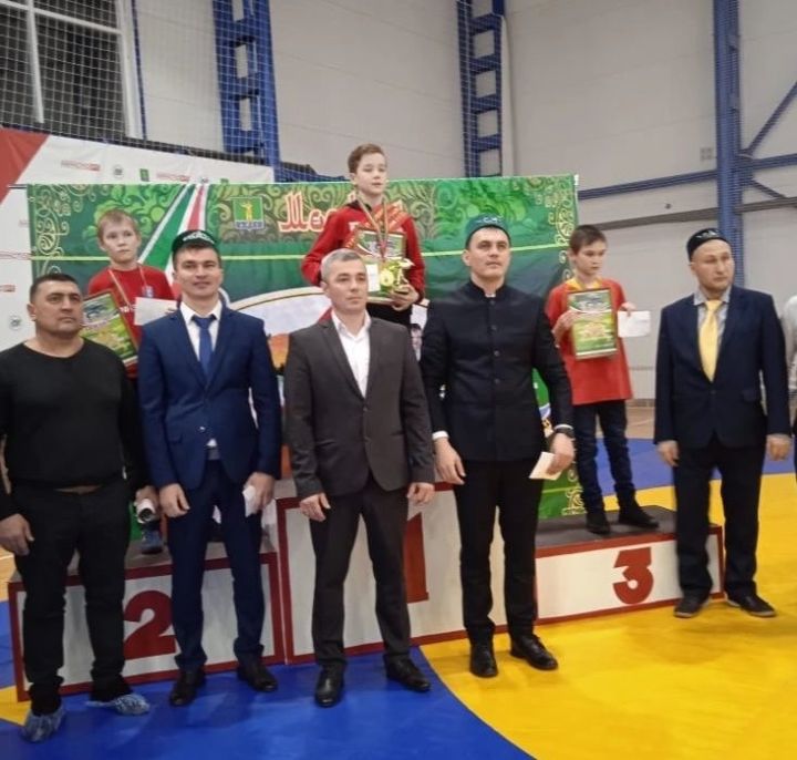Герман Салимов вернулся с победой из республиканского турнира по борьбе в Муслюмове
