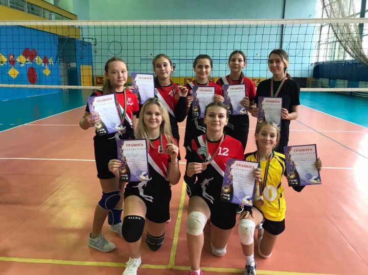 Волейболистки Мензелинска стали призерами на межрегиональных соревнованиях