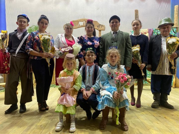 Народный театр «Нур» села Подгорный Байлар поставил пьесу Булата Саляхова