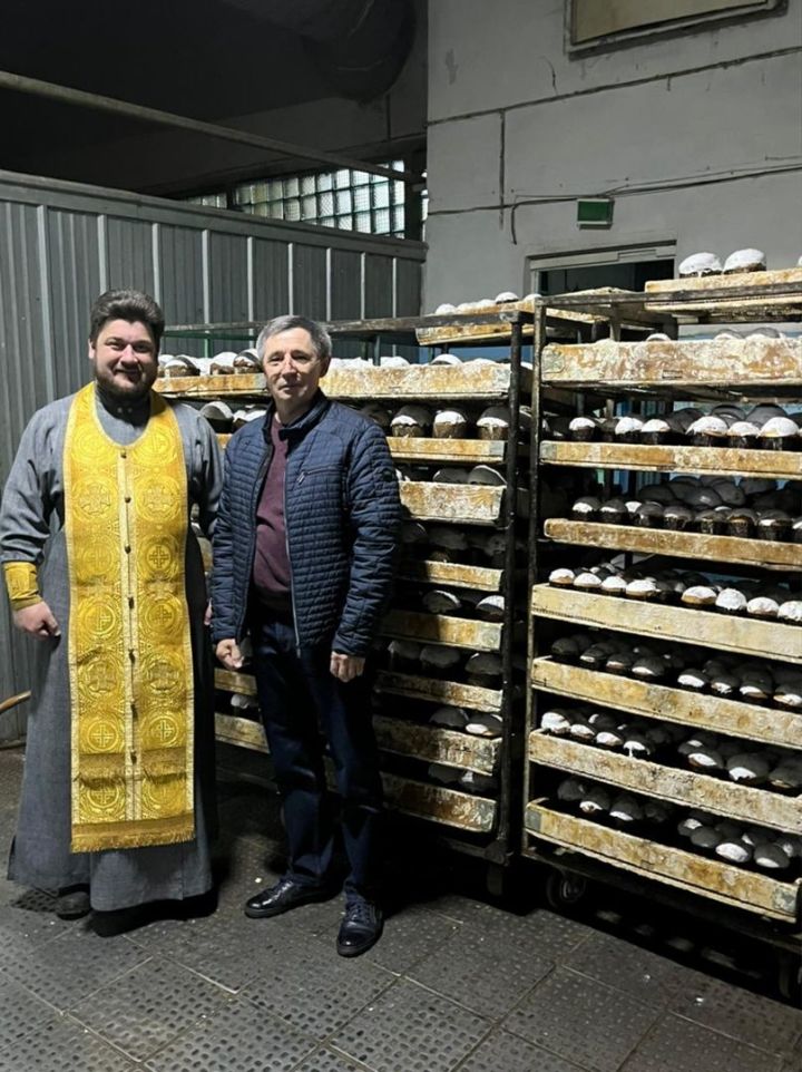 В Мензелинском хлебозаводе освятили куличи