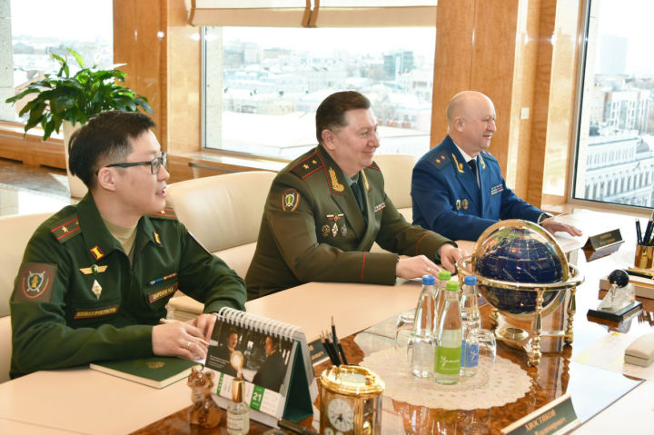 Прокурор Центрального военного округа представил Минниханову нового военного прокурора Казанского гарнизона