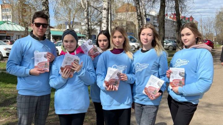Татарстанские волонтеры помогают населению на Всероссийском голосовании по благоустройству объектов