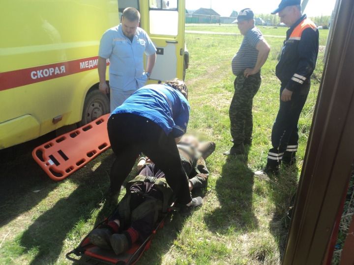 В Татарстане 57-летняя женщина упала в погреб и повредила позвоночник