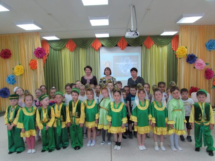 В детском саду № 11 «Шатлык» провели встречу с мензелинской поэтессой Надеждой Пучковой