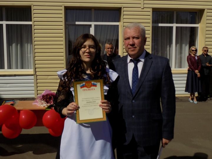 Ученица СОШ №2 г. Мензелинск Дарья Дяшкина сдала ЕГЭ  на 200 баллов