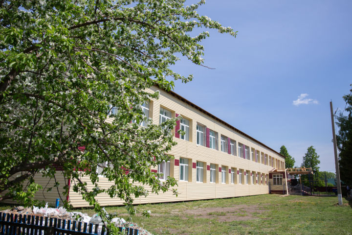 Альфия Когогина ознакомилась с ходом капитального ремонта школ в Мензелинском районе