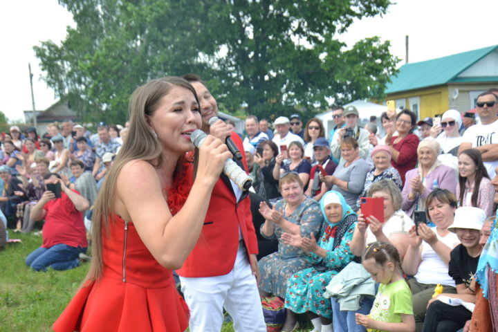 День села в Топасеве: Гузель Уразова представила новую песню, дети бесплатно играли на аттракционах