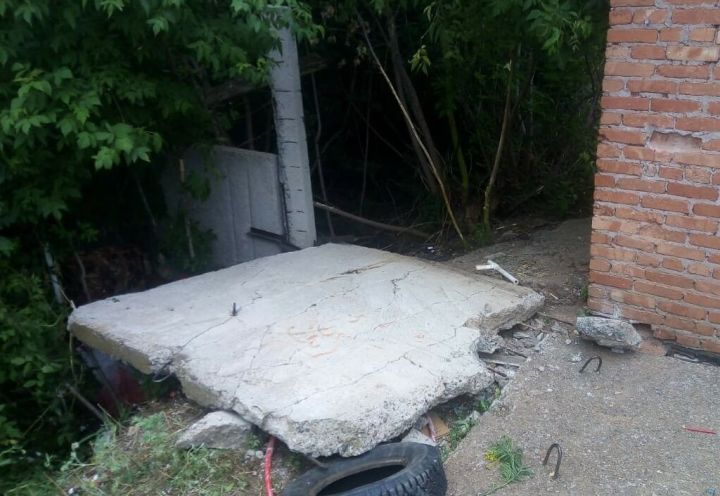 В Татарстане упавшая бетонная стена насмерть придавила девочку