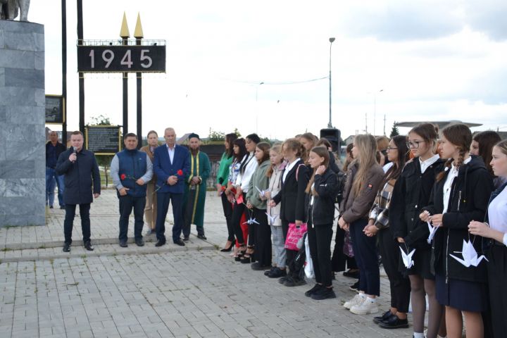 Учащиеся ссузов Мензелинска приняли участие в митинге в память о погибших в Беслане
