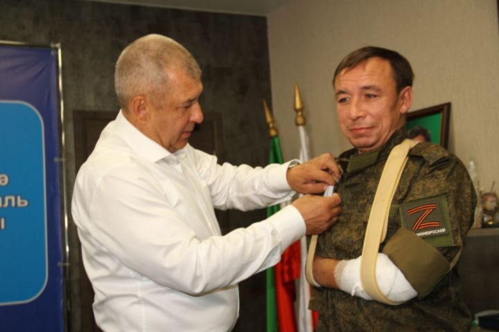 Мензелинскому солдату вручили медаль «За отвагу»
