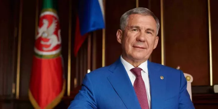 Рустам Минниханов подписал указ о единовременном поощрении государственных служащих Татарстана