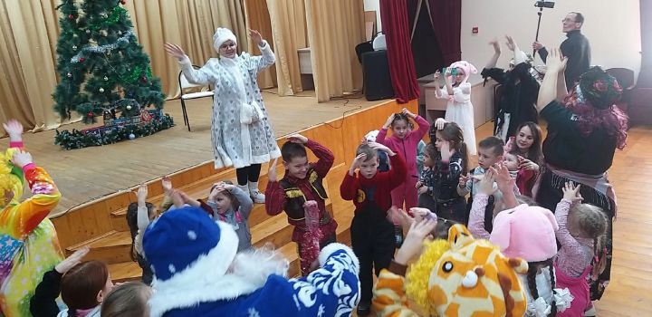 Дети из Набережных Челнов с удовольствием провели новогодние праздники в одном из сёл Мензелинского района