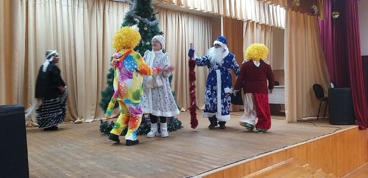 В Верхнетакерменском сельском поселении прошел конкурс Дедов Морозов и Снегурочек