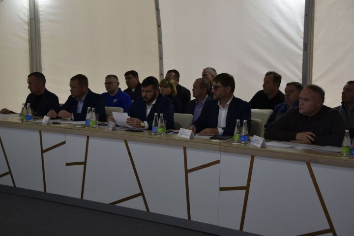 Руководитель Федерального дорожного агентства Роман Новиков провел в Мензелинске заседание оперативного штаба.