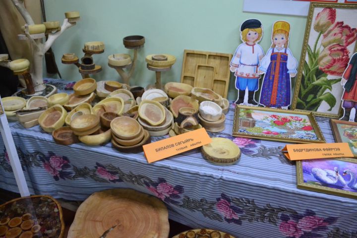 На сходе граждан были представлены изделия ручной работы мастеров Урусовского сельского поселения