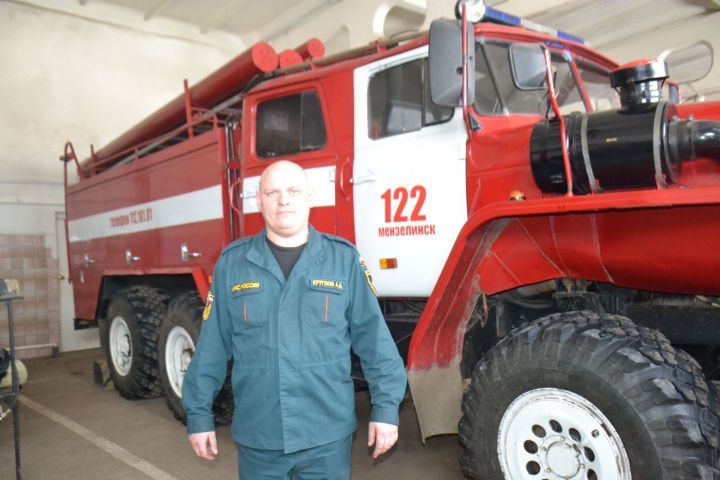 «Самая большая похвала для нас, когда люди говорят спасибо», – говорит начальник караула пожарной части №122 Александр Круглов