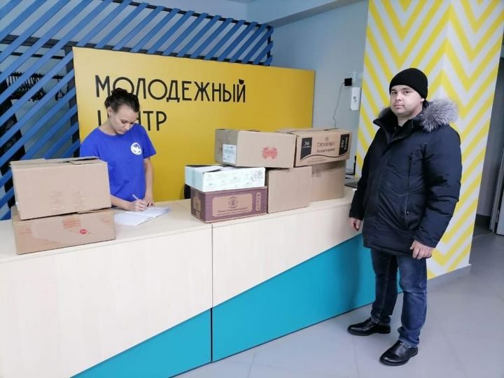 Жители деревень Калмурзино, Старая Александровка, Старая Матвеевка Мензелинского района передали землякам посылки