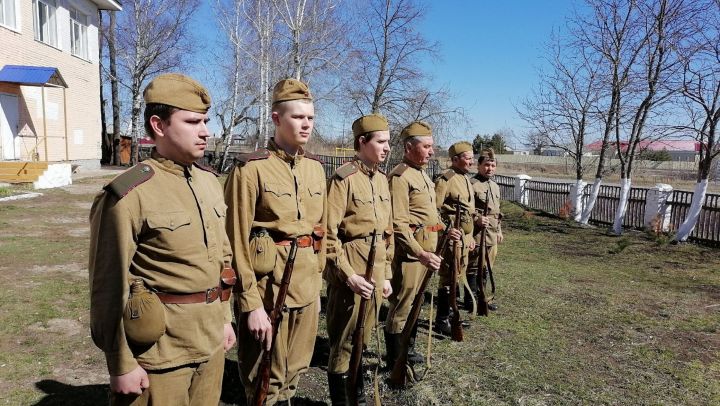 В Матвеевской школе установлена мемориальная доска с именем Героя Советского Союза Василия Гордова