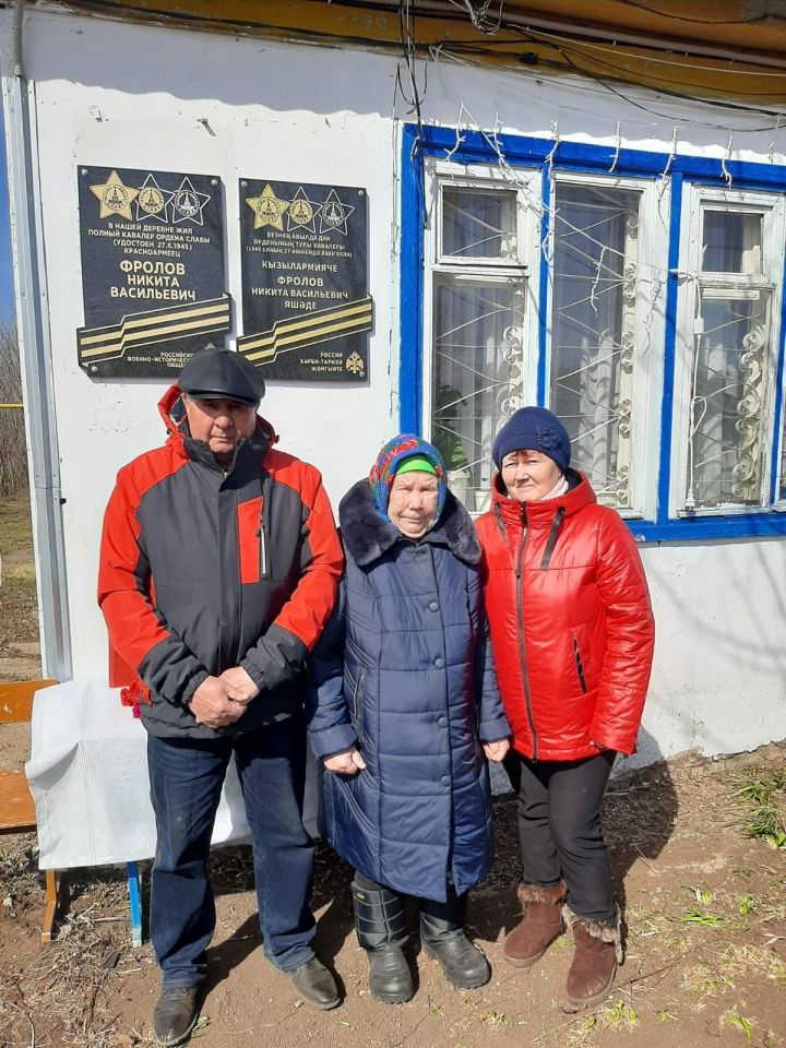 В деревне Верхние Юшады установили мемориальную доску в честь Полного кавалера Ордена Славы