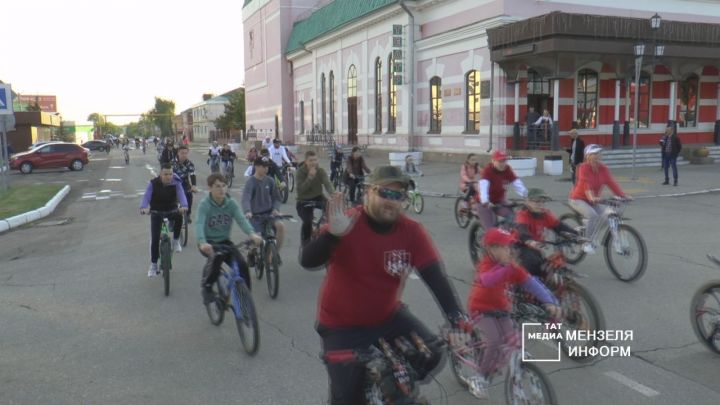 Несколько сотен мензелинцев приняли участие в велопробеге, посвященном Международному Дню семьи
