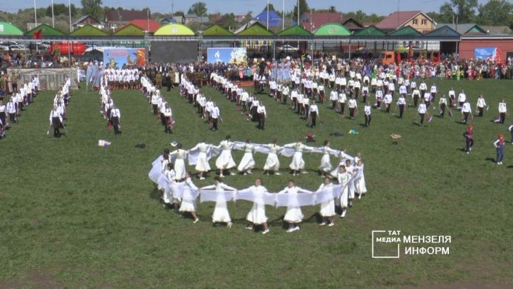 В центральном парке имени Ленина представили театрализованное представление ко Дню Победы