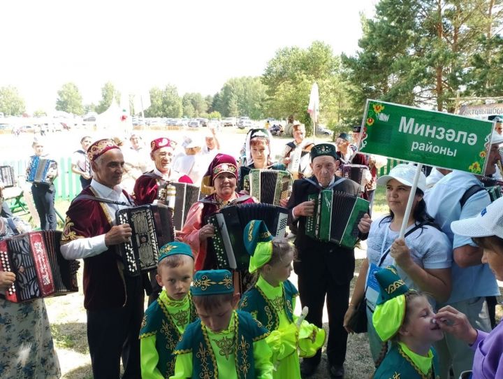 Мензелинские гармонисты успешно выступили на межрегиональном фестивале