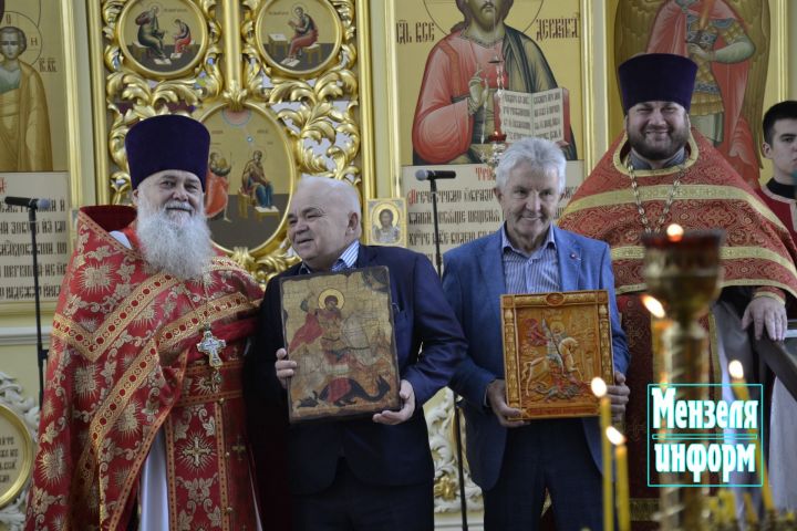 В Мензелинске наградили меценатов, внесших вклад в обновление Никольского кафедрального собора