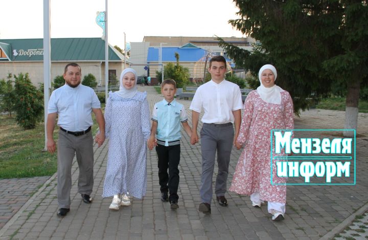 Ленар Загриев гаиләсен Рөстәм Миңнеханов кунакка чакырды