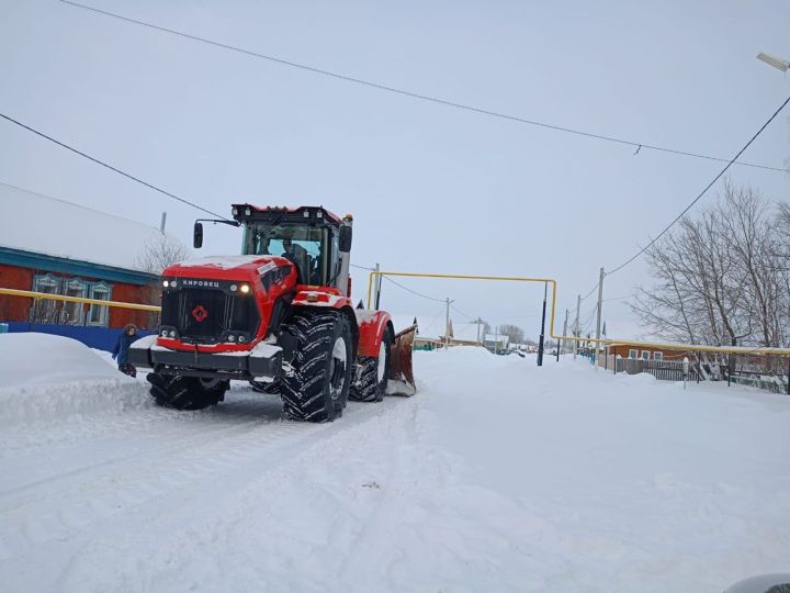 В Урусовском сельском поселении КФХ помогают очистить дороги от снега