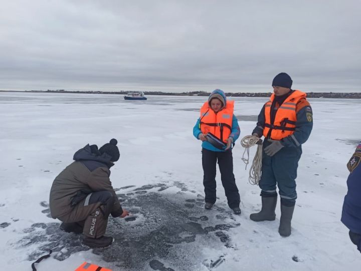 В Мензелинском районе продолжаются рейды на льду