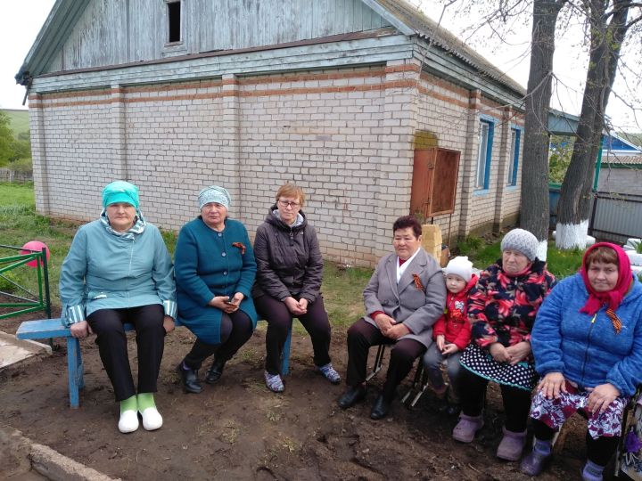 Тегермәнчедә Җиңү бәйрәме хөрмәтенә митингны үзара салым буенча ясалган обелиск янында үткәрделәр