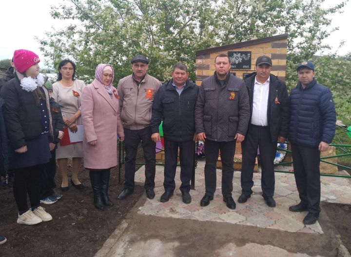 Тегермәнчедә Җиңү бәйрәме хөрмәтенә митингны үзара салым буенча ясалган обелиск янында үткәрделәр