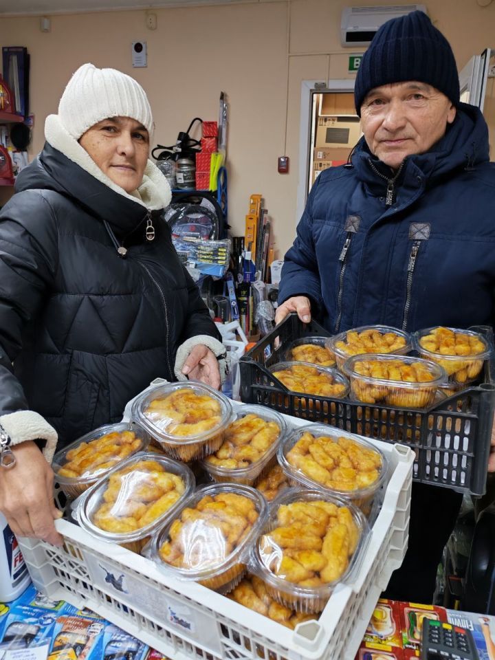 Сладкий привет из дома: семья Шайхутдиновых готовит чак-чак для бойцов СВО