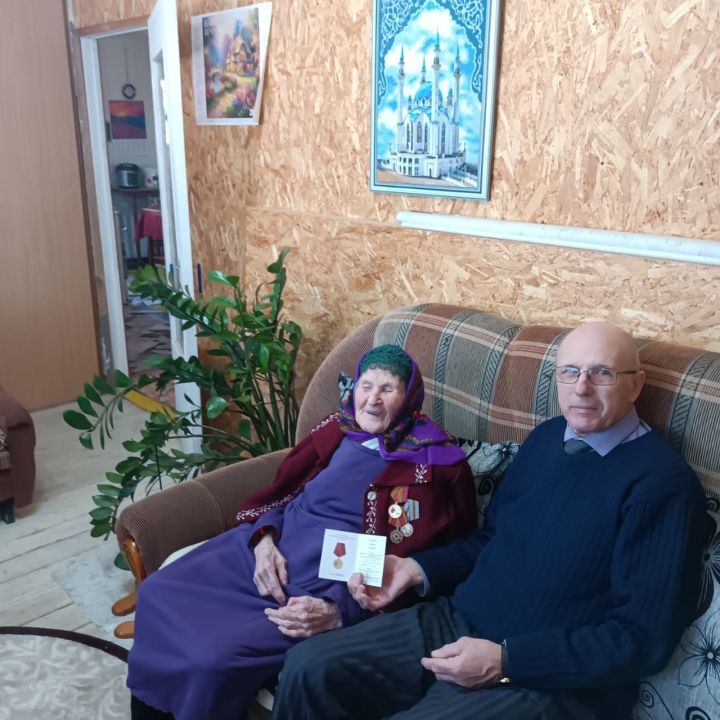 Матвеевка авыл җирлегендә яшәүче тыл ветераннарына  медальләр тапшырылды