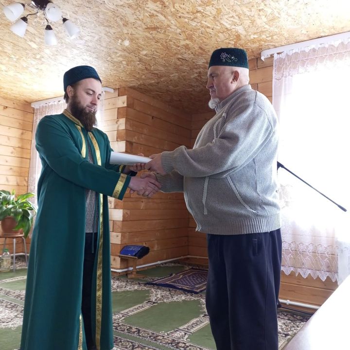 Прихожане Шикарле-Каенской мечети собрали более 100 тысяч рублей для участников СВО