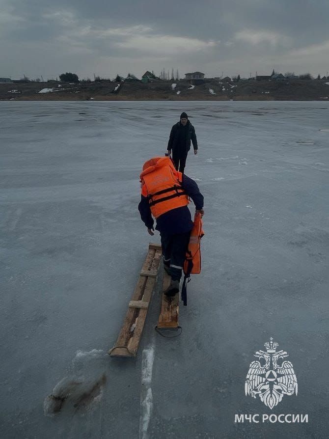 Спасли рыбака, провалившегося под лед на реке Ик в Мензелинском районе