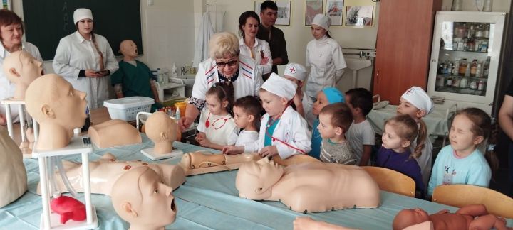 Минзәлә шәһәренең «Чишмә» балалар бакчасы медицина училищесы белән тыгыз хезмәттәшлеген башлап җибәрде