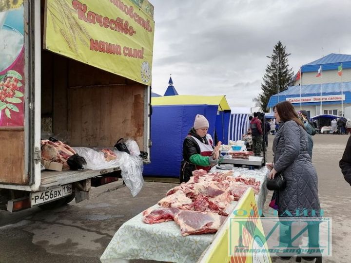 Весенняя ярмарка в Мензелинске: мнения продавцов и покупателей