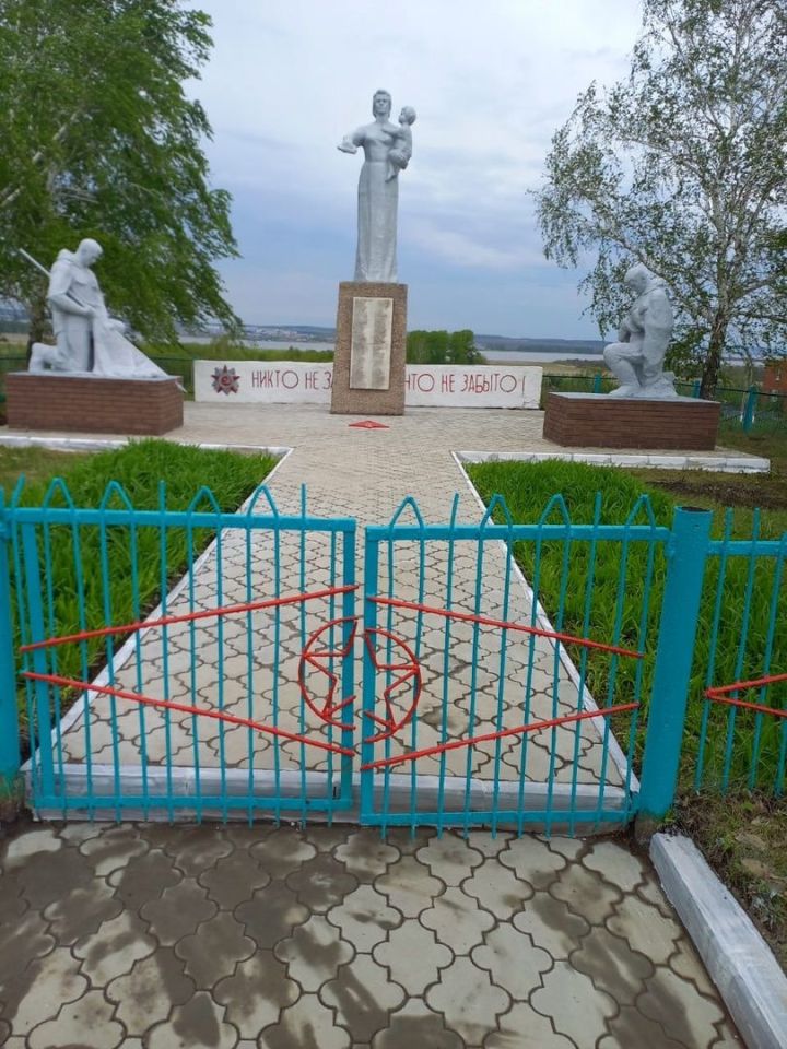Воровский бистәсендә сугышта һәлак булганнар истәлегенә салынган комплекс яңартылды