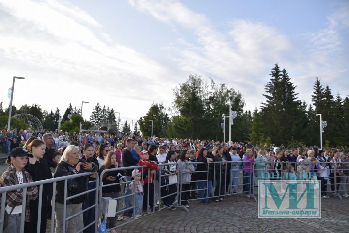Мензелинск чествует свою молодёжь: праздник талантов, достижений и вдохновения