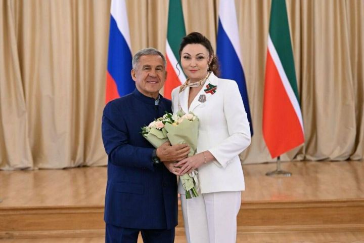 Дина Газалиева удостоена медали «За доблестный труд» в честь Дня Республики