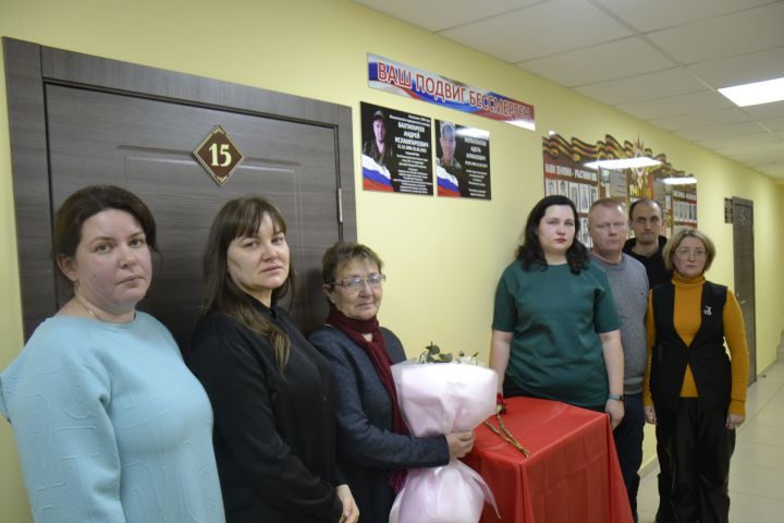В Мензелинском медучилище на Уроке мужества открыли Доску памяти