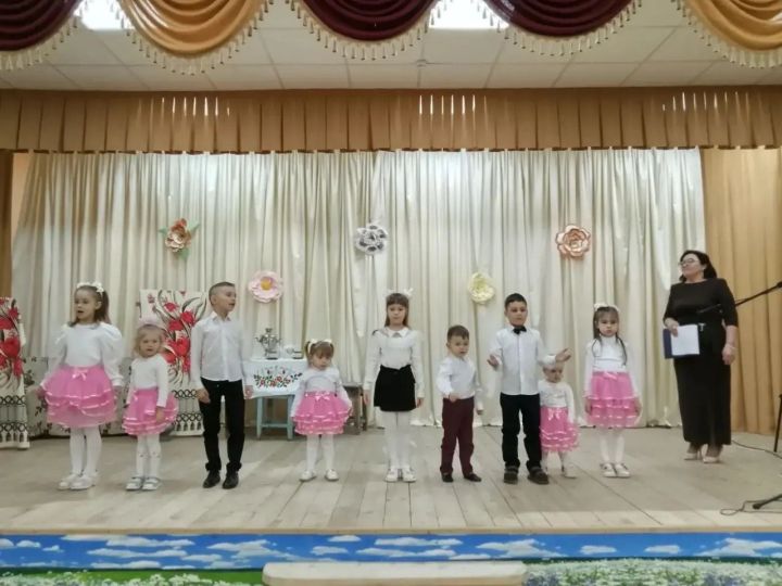Праздник весны и женственности в сельском поселении совхоза имени Воровского