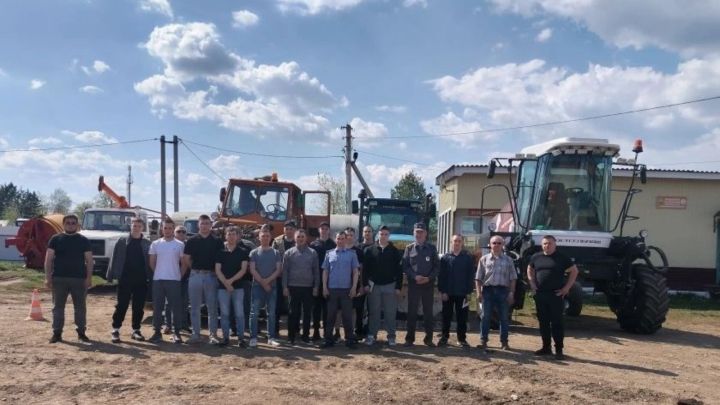 Курсанты Мензелинского техникума успешно сдали экзамен на тракториста-машиниста