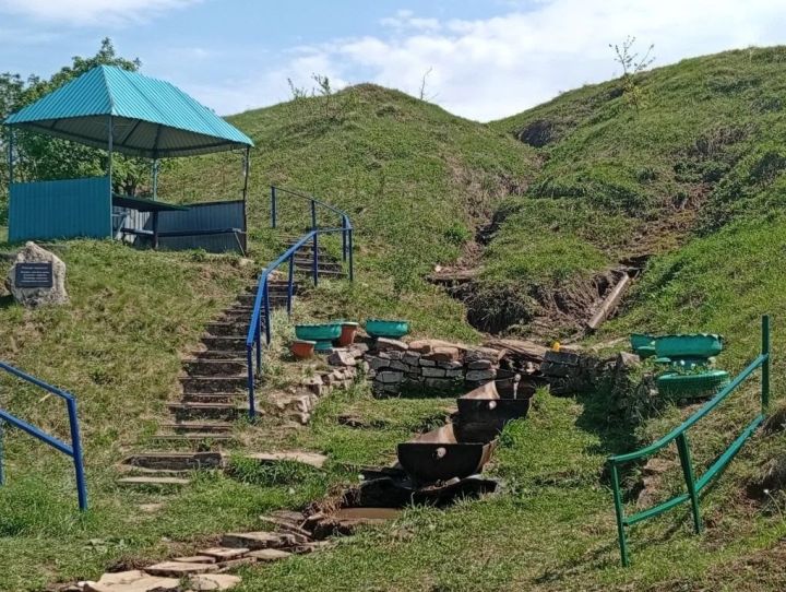 Иске Иркәнәштә уртак көч белән «Ташлык» чишмәсен төзекләндерделәр