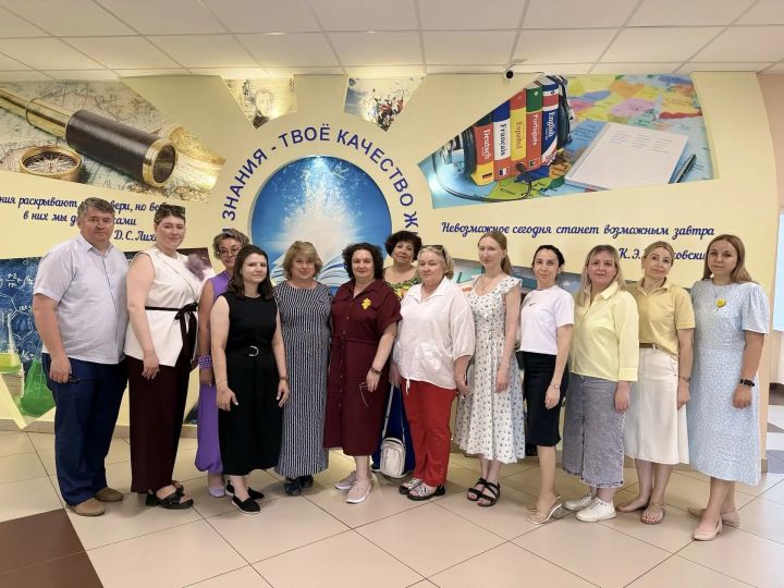 В Мензелинске прошли практические занятия для педагогов по использованию искусственного интеллекта в образовании