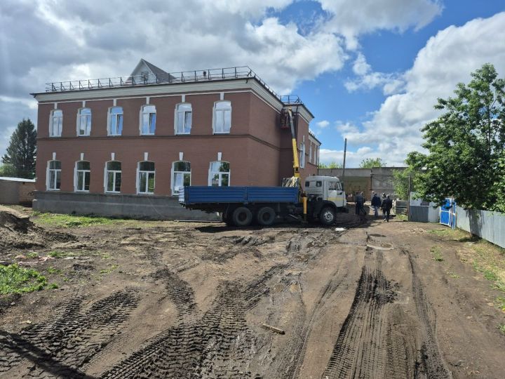 Минзәләдә авыл хуҗалыгы техникумының цифрлаштыру технологияләренә өйрәтү үзәге бинасын төзекләндерү дәвам итә