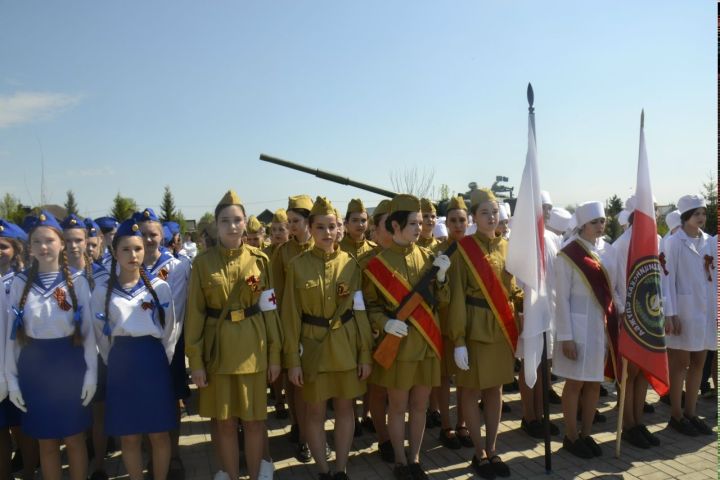 Минзәләдә Җиңүнең 81 еллыгына багышланган яшьләр митингы узды