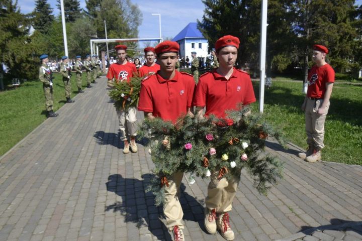 Минзәләдә Җиңүнең 81 еллыгына багышланган яшьләр митингы узды