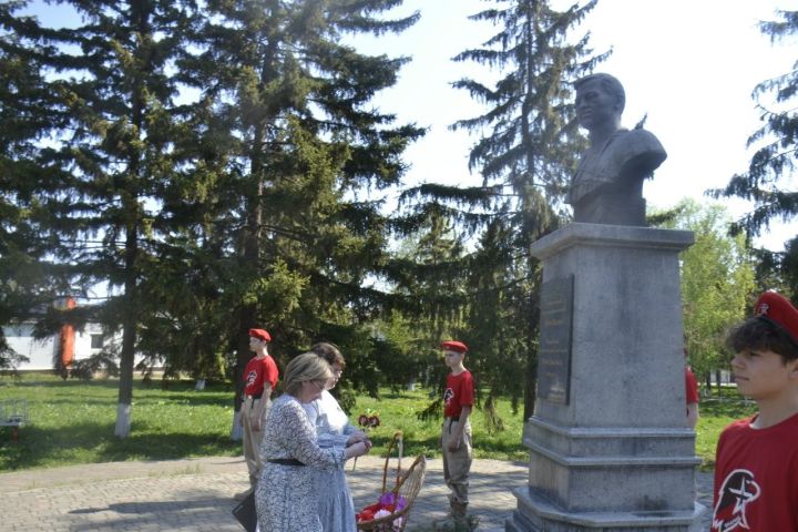 Минзәләдә Җиңүнең 81 еллыгына багышланган яшьләр митингы узды